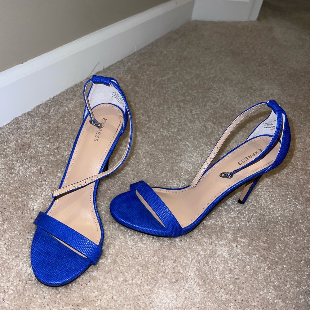 EXPRESS 💙 HEELS